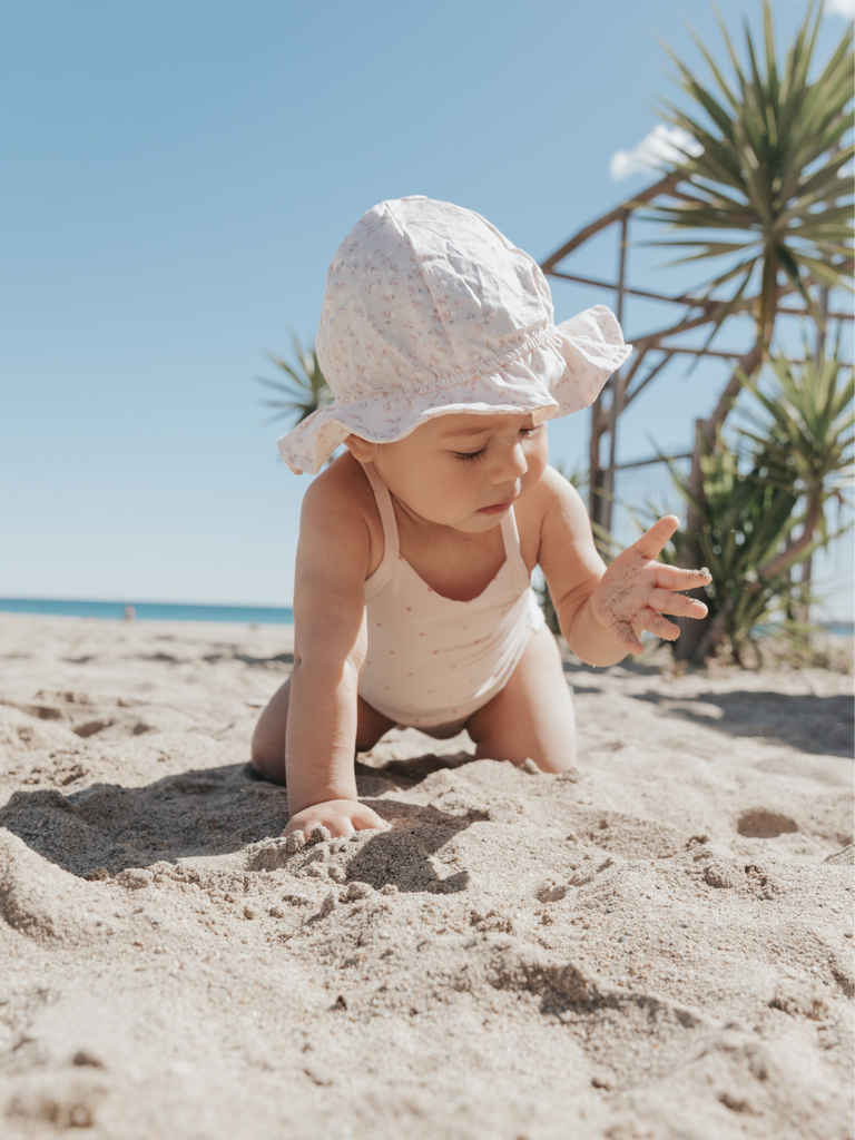 Aan zee met een baby: praktische gids en handige producten!